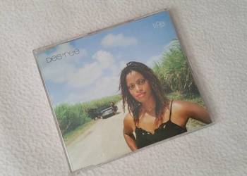 DES'REE - Life / Open Mind / Get A Life / I'm Kissing You