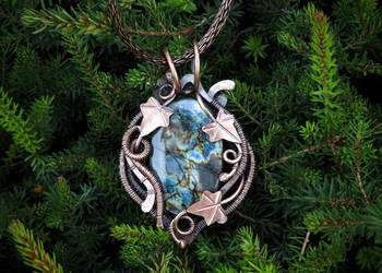 Miedziany wisiorek, labradoryt, motyw bluszczu, handmade