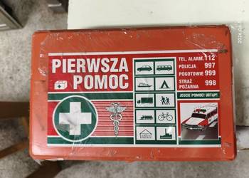 Pomarańczowa apteczka pierwszej pomocy, model przenośny .
