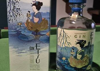 Butelka i karton po Rtsu gin
