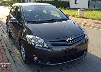 Auris LIFT 1,8 benzyna 147 KM Szwajcar lekko uszkodzony
