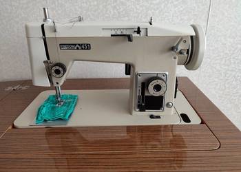 Maszyna do szycia elektryczna Łucznik sprawna + szafka