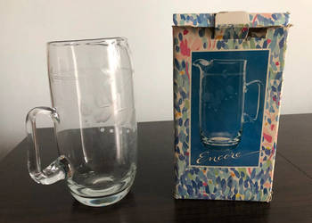 dzbanek ze szkła białego ręcznie dmuchanego