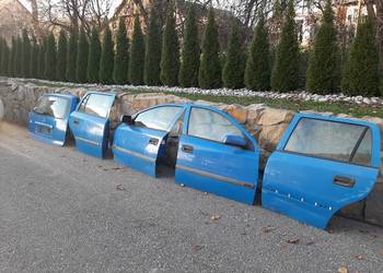 Komplet drzwi opel astra G combi