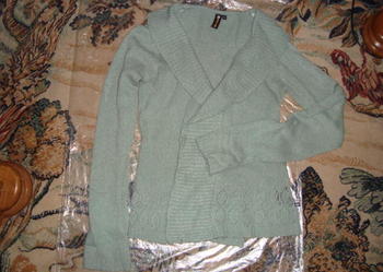 Sweterek damski zapinany na haftkę
