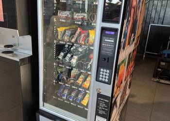 Automat sprzedający vending Necta snakky