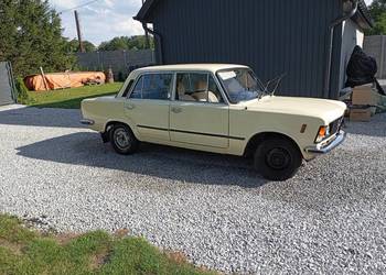 Fiat 125 czarne tablice