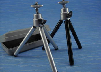 Dwa statywy stołowe do aparatu lub kamerki