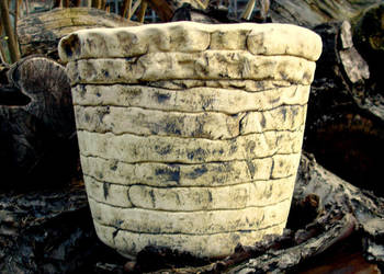 Ceramiczna donica 24 x 24 cm.