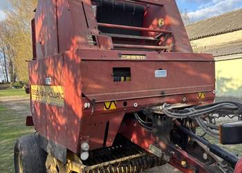 Prasa New Holland 650