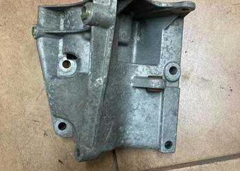 ŁAPA MOCOWANIE POMPY AUDI A8 D2 077260885E
