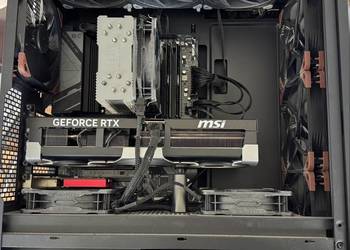 PC cały 5090. 9800X3D To absolutnie topowa półka (tzw. "end-game" setup)