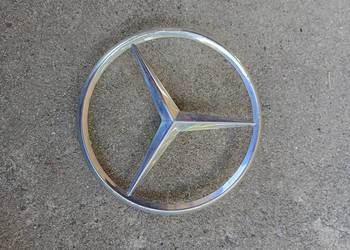 EMBLEMAT BAGAŻNIKA MERCEDES W126