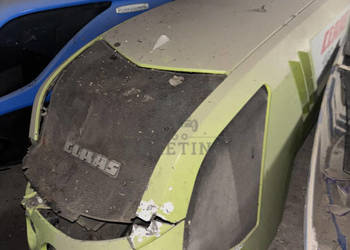 Claas Arion 420 - maska pokrywa silnika