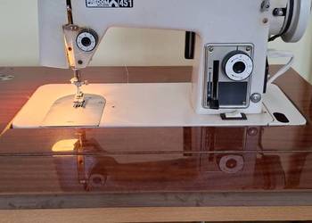 Maszyna do szycia Predom Łucznik 451 z szafką PRL