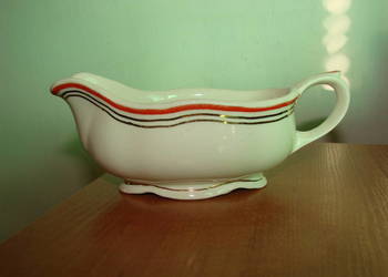 Arabia mała porcelanowa sosjerka