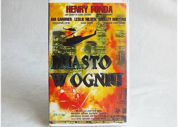 Kaseta VHS '' Miasto w Ogniu '' Henry Fonda Film na Video ORYGINAŁ