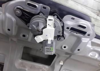 SILNICZEK WYCIERACZKI KLAPY TYL RENAULT SCENIC II