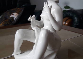 AKT porcelanowa figurka Wallendorf , Kurt Steiner XX w. AKT porcelanowa figurka Wallendorf , Kurt Steiner XX w.