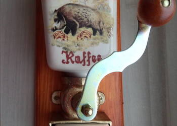 Młynek do kawy z dzikiem , wiszący
