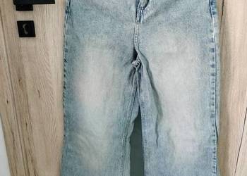 Spodnie marki Stradivarius