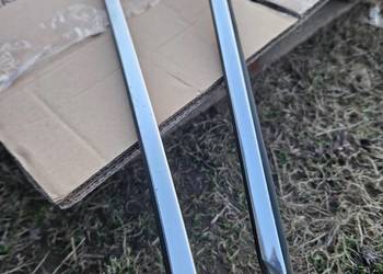 Listwy karoseryjne nad drzwiami Bmw E32