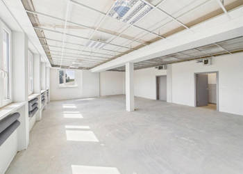 Biuro 85,3 m² z windą i parkingiem – Rybnik