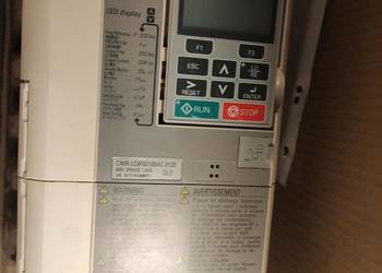 Falownik YASKAWA L1000A 400V 7,5 kW do wind + panel JVOP-180 + Prezent