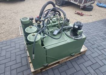 Zbiornik nafty i agregat hydrauliczny do elektrodrążarki