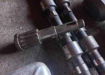 C 360 walek rozrządu walek pompy wtryskowej ,regulator