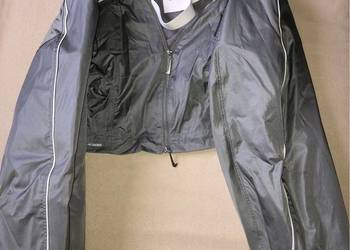 Nowa kurtka z kolaboracji Nike x Jacquemus w kolorze srebrnym