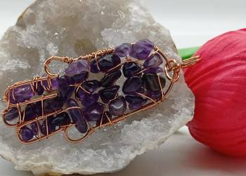 Wisiorek miedziany ręka Buddy z ametystem