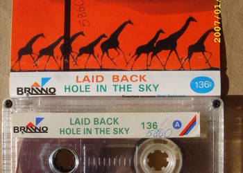 + Pop ; kaseta ; LAID BACK--HOLE IN THE SKY.