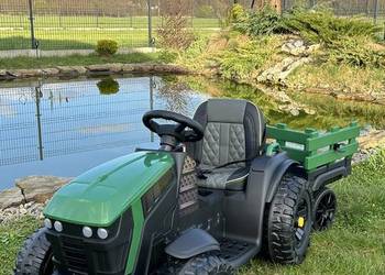 Duży traktor na akumulator z przyczepą gumowe koła skórzane siedzenie