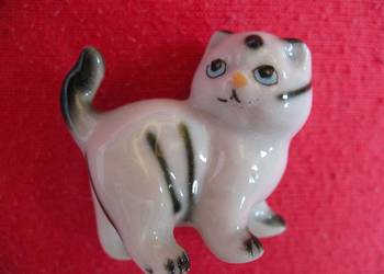 Kot - pręgowany kotek - porcelana - 3,5 x 4 x 2 cm Miniaturka