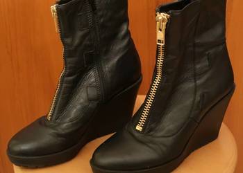 Do sprzedania mam damskie buty (botki) firmy VAGABOND rozm. 39