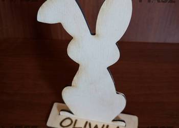Zając wielkanocny na podstawce, drewniany 16 cm #MiszMówiszMasz