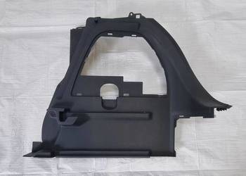 TAPICERKA BOCZEK BAGAŻNIKA PRAWY TYŁ OPEL CORSA D 3D 13307842
