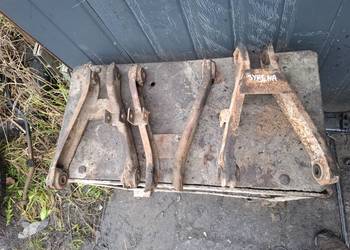 SYRENA 104 105 BOSTO R20 wahacz przód