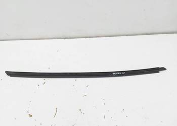 Porsche Taycan GTS 9J1 Listwa zgarniająca szyby drzwi tył lewa 9J1837475B