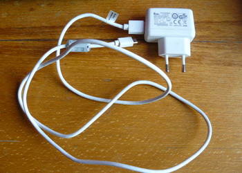 Ladowarka z kablem  10 zl