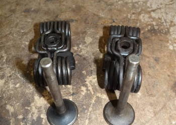 Zarezerwowane zawory i sprężyny agrafki Simson AWO T org DDR