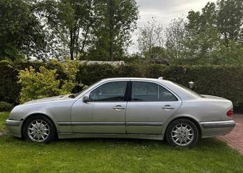 Mercedes-Benz E220 W210