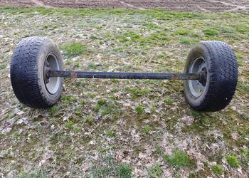 Oś przyczepy z kołami
