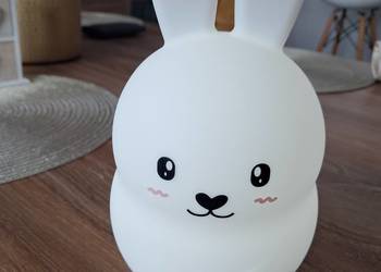 lampka nocna dla dziecka zmieniająca kolory stan bdb wys 18 cm