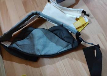 szare nosidełko biodrowe dla niemowląt marki GAGAKU