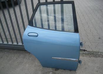 daihatsu sirion 02-05r drzwi tył  prawe kod lakieru b52 b 52 niebieskie daihatsu sirion 02-05r drzwi tył  prawe kod lakieru b52 b 52 niebieskie