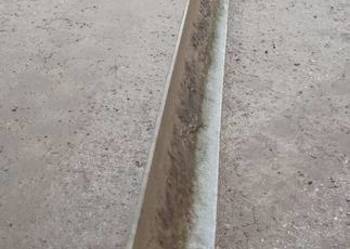 Pas profilowy tylny do barier drogowych