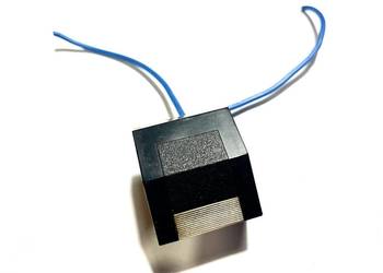 ADAM GS 424.     kominek z neonówką