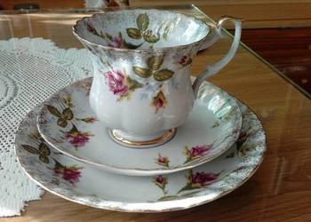Porcelana z motywem różyczek sygnowane Ćmielów.
